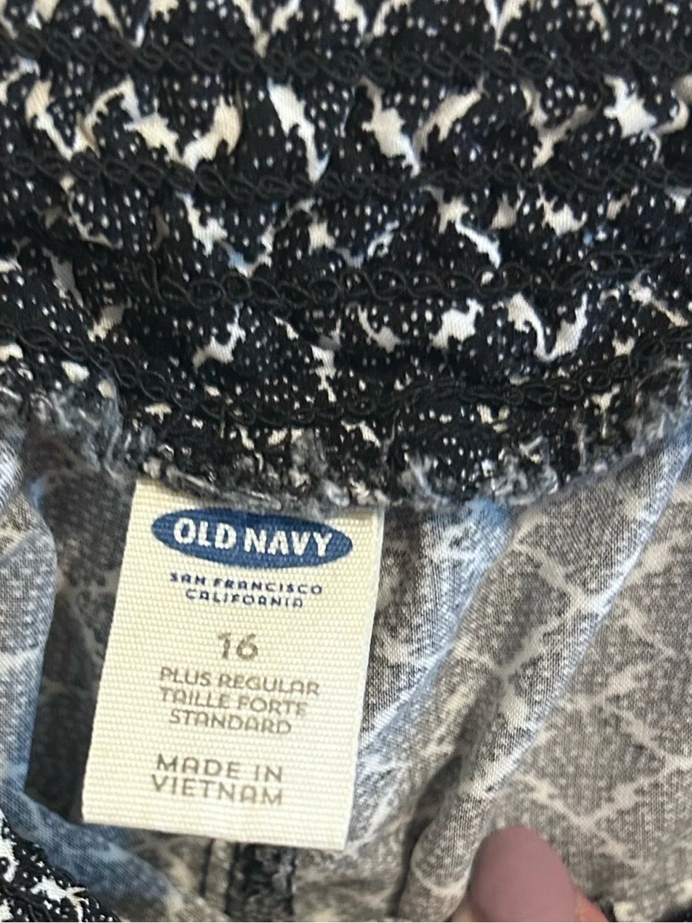 Bundle of 2 Old Navy Elastic-Waist Women’s Shorts‎